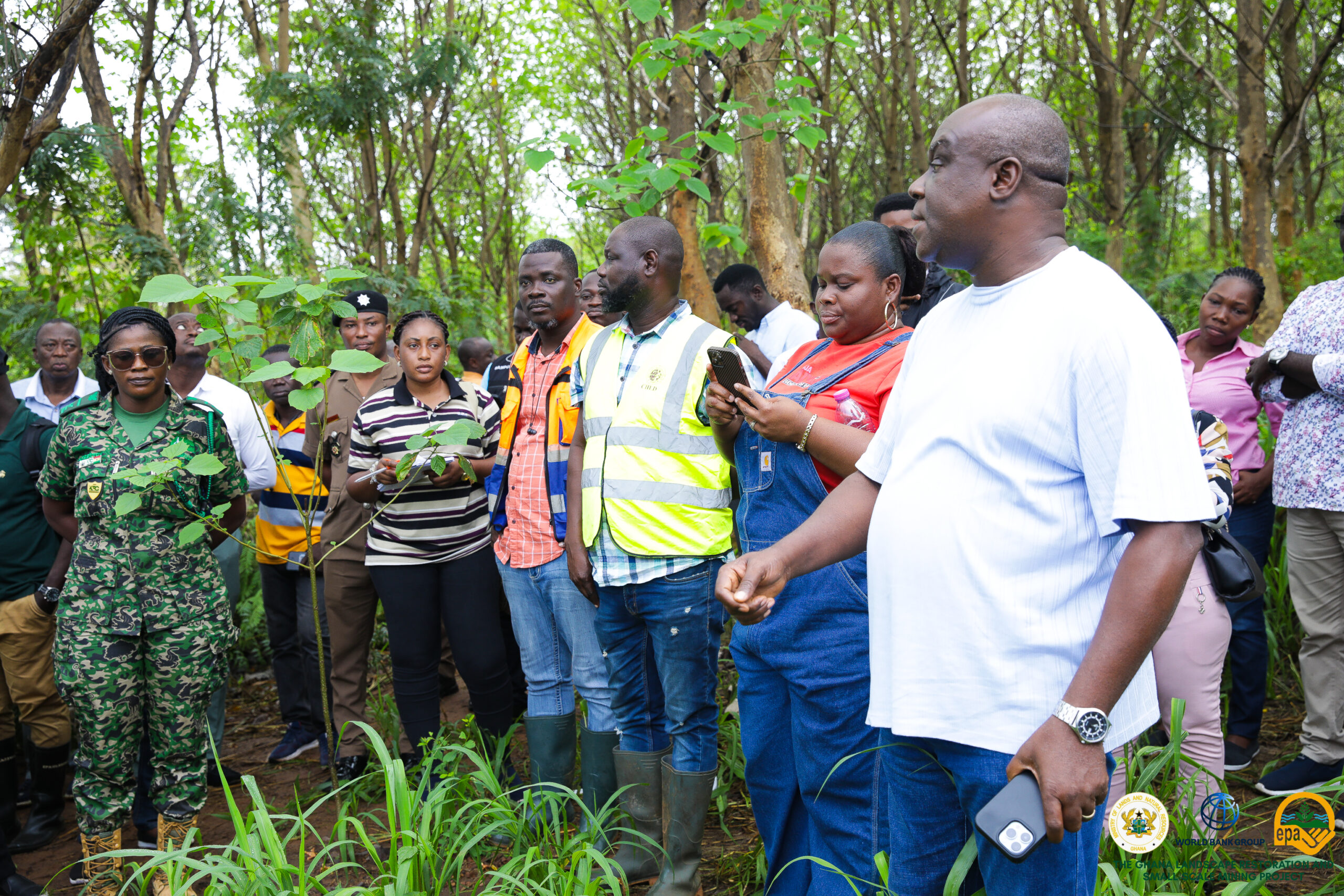 Kingsley Kwako Amoako, agricultural focal person, addressing the team on the tour 